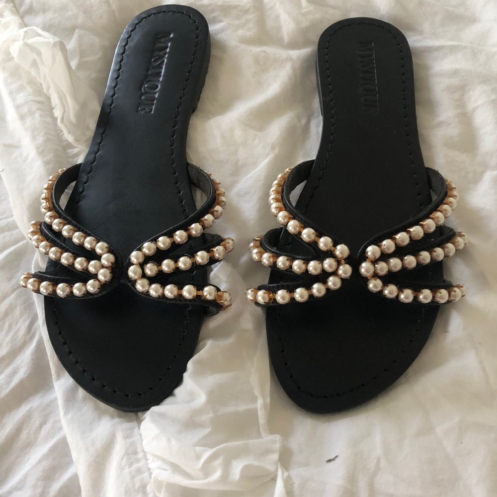 Beautiful black and pearl mystique sandal’s. Worn for three hours once